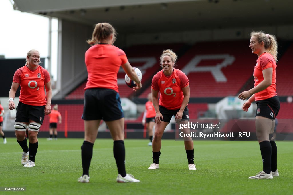 Red Roses Captan Lydia Thompson warms up with Amber Reed, Alex Matthews and Abby Dow ...