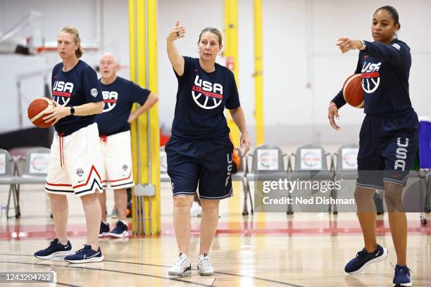 Chel Reeves 66 Cheryl Reeves Photos & High Res Pictures - Getty Images