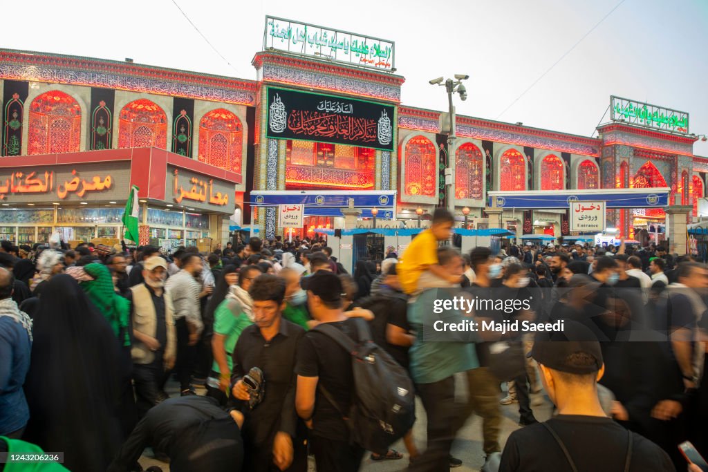 Muslims In Iraq KARBALA, IRAQ - SEPTEMBER 12Shi'ite pilgrims walk along a street to ...