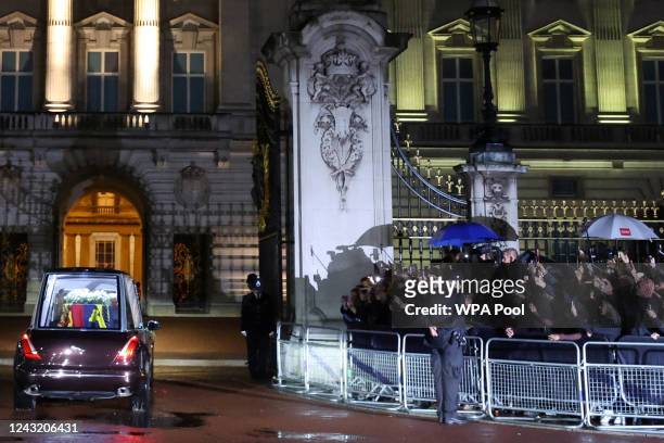 The Royal Hearse carrying the coffin of Queen Elizabeth II arrives at Buckingham Palace on September 13, 2022 in London, England. The coffin carrying...