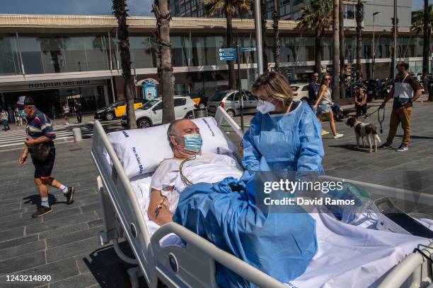 Hospital patient Isidre Correa is taken to the seaside by intensive health care staff outside the Hospital del Mar on June 03, 2020 in Barcelona,...