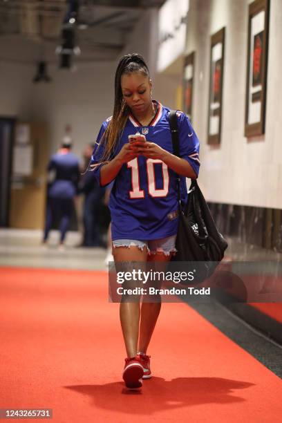 Odyssey Sims of the Connecticut Sun arrives to the arena before the game /LV during Game 3 of the WNBA Finals on September 15, 2022 at Mohegan Sun...