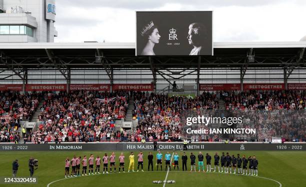 Players pause to remember the late Queen Elizabeth II ahead of the English Premier League football match between Brentford and Arsenal at the Gtech...