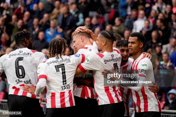 Jarrad Branthwaite of PSV celebrates 1-1 with Cody Gakpo of PSV, Ismael Saibari of PSV, Ibrahim Sangare of PSV, Armando Obispo of PSV, Xavi Simons of...