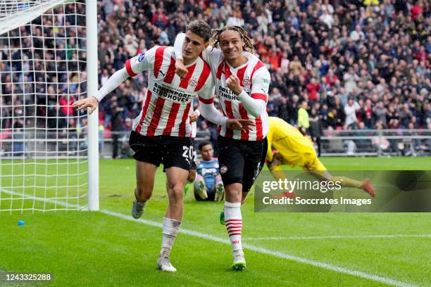 Guus Til of PSV celebrates 3-2 with Xavi Simons of PSV during the Dutch Eredivisie match between PSV v Feyenoord at the Philips Stadium on September...