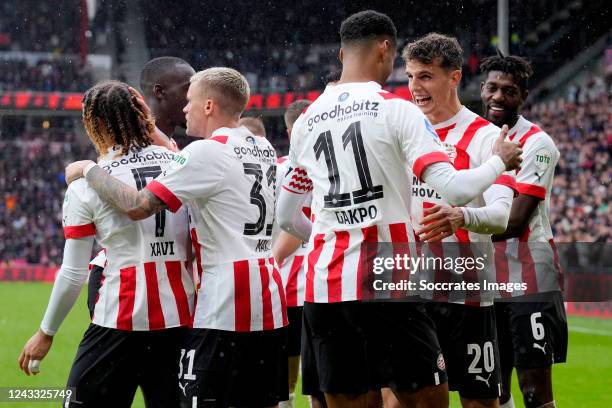 Guus Til of PSV celebrates 3-2 with Armando Obispo of PSV, Xavi Simons of PSV, Ibrahim Sangare of PSV, Joey Veerman of PSV, Philipp Max of PSV,...