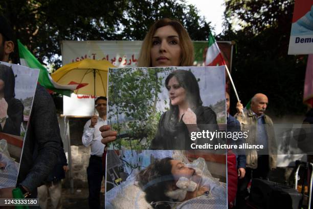 September 2022, Berlin: Members of the National Council of Resistance of Iran demonstrate in front of the Iranian Embassy in Berlin. Photo: Paul...