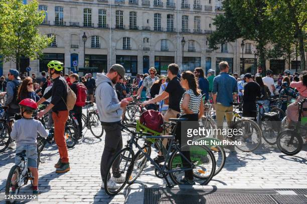 Cyclists gather to enjoy Car Free Day &quot;Paris Respire&quot; in Paris.