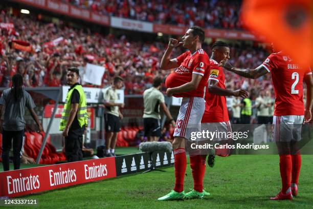 Julian Draxler of SL Benfica celebrates scoring SL Benfica fifth goal during the Liga Portugal Bwin match between SL Benfica and CS Maritimo at...