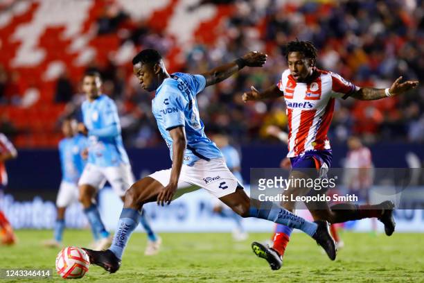 Oscar Murillo of Pachuca drives the ball agains Abel Hernandez of Atletico San Luis during the 15th round match between Atletico San Luis and Pachuca...