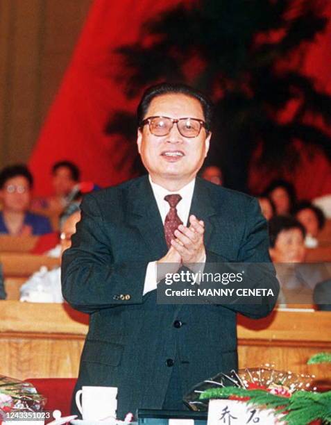 Chairman of the National People's Congress Qiao Shi stands at the opening of the 7th National Congress of Chinese Women in Beijing 01 September 1993....