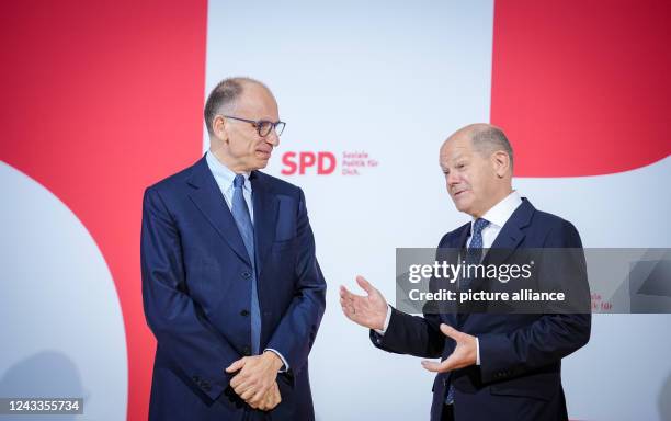 September 2022, Berlin: German Chancellor Olaf Scholz and Enrico Letta, party leader of the Partito Democratico and top candidate in Italy's...