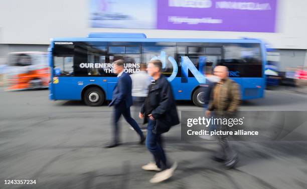 September 2022, Lower Saxony, Hanover: An electric bus drives around the grounds of Messe Hannover at the International Motor Show IAA Transportation...