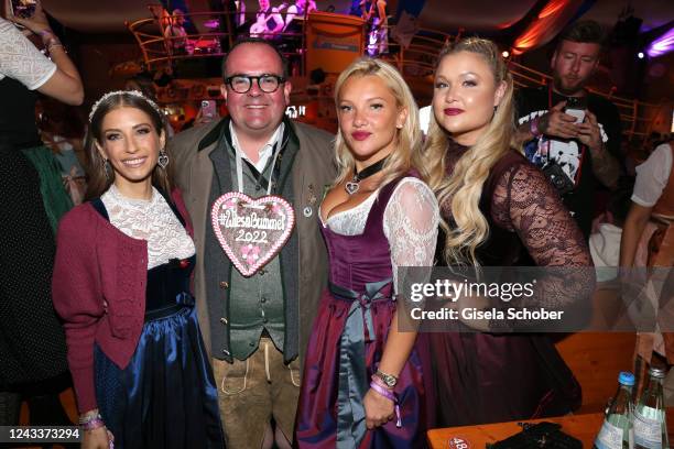 Cathy Hummels, Clemens Baumgaertner, Evelyn Burdecki and Sophia Thiel during the Cathy Hummels Wiesnbummel Wir lieben das Leben as part of the...