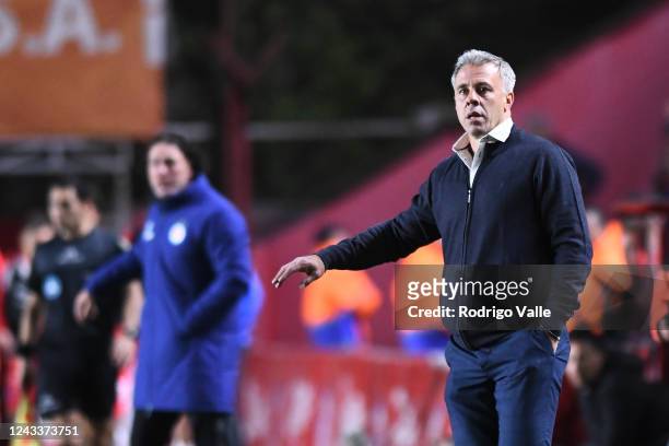 Lucas Pusineri head coach of Atletico Tucuman gestures during a match between Argentinos Juniors and Atletico Tucuman as part of Liga Profesional...