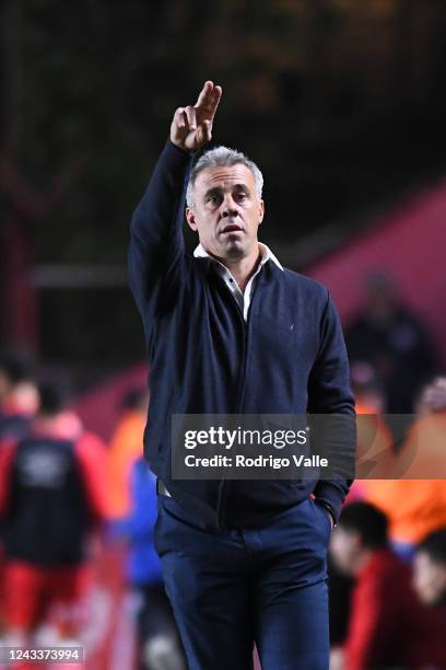 Lucas Pusineri head coach of Atletico Tucuman gestures during a match between Argentinos Juniors and Atletico Tucuman as part of Liga Profesional...