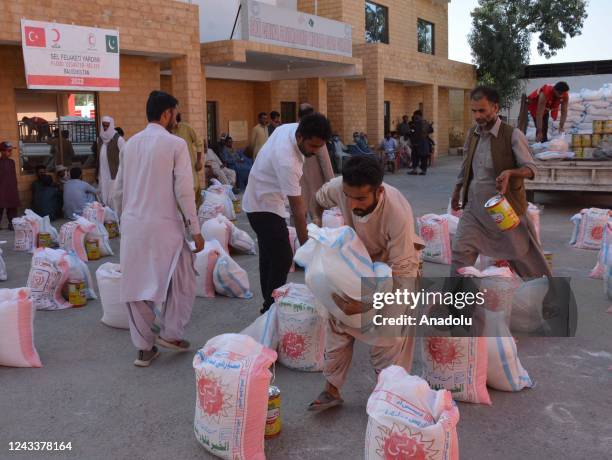 Anil Kocabal, Head of International Operation Turkish Red Crescent , Chairman Pakistan Red Crescent Balochistan Shabir Bahyan and other volunteers...