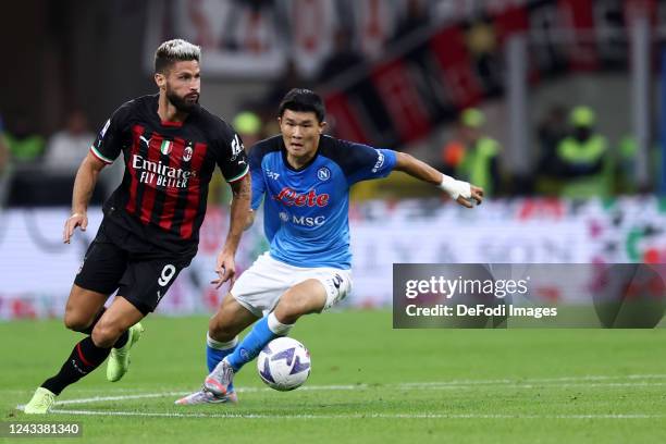 Olivier Giroud of AC Milan and Kim Min-jae of SSC Napoli battle for the ball during the Serie A match between AC MIlan and SSC Napoli at Stadio...