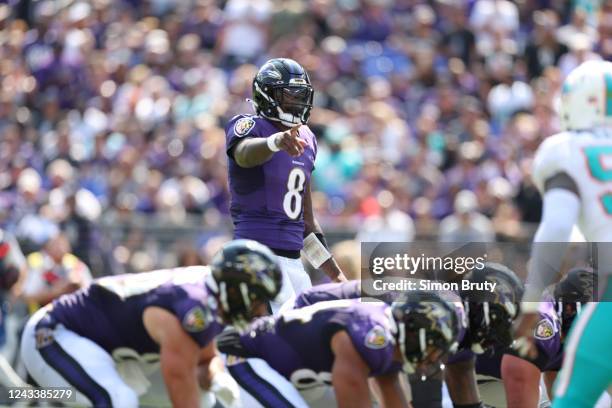 Baltimore Ravens quarterback Lamar Jackson looks over the defense vs. Miami Dolphins at MT Bank Stadium. Baltimore, MD 9/18/2022 CREDIT: Simon Bruty