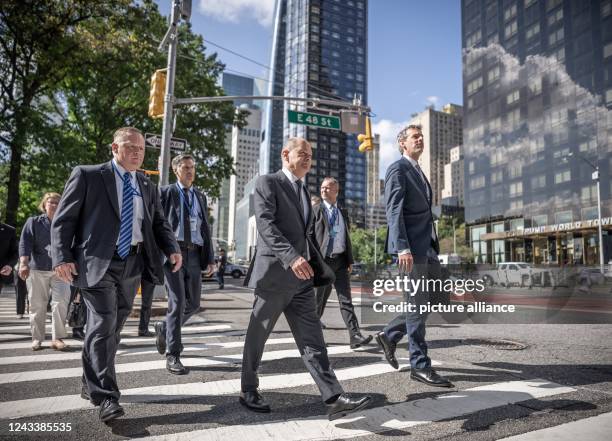 September 2022, US, New York: German Chancellor Olaf Scholz , accompanied by government spokesman Steffen Hebestreit and bodyguards, walks through...