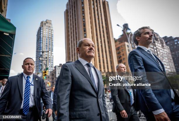 Dpatop - 20 September 2022, US, New York: German Chancellor Olaf Scholz , accompanied by government spokesman Steffen Hebestreit and bodyguards,...