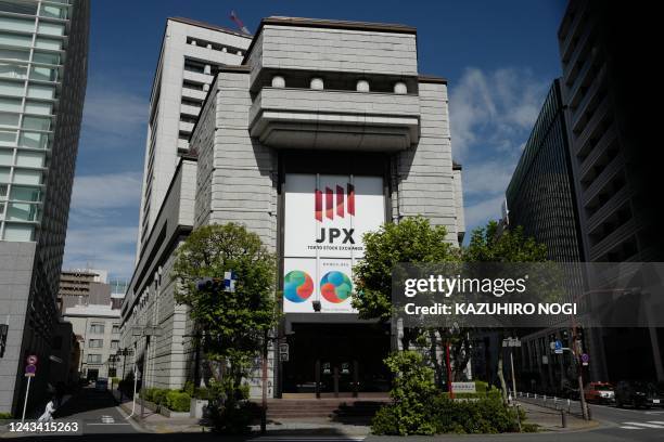 Building of the Tokyo Stock Exchange is seen in Tokyo on September 22, 2022. - The Bank of Japan on September 22 will wind-up a two-day policy...