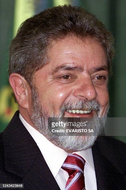 El presidente de Brasil, Luiz Inácio Lula da Silva sonrie durante una reunión en el Palácio do Planalto el 09 de octubre de 2003, en Brasilia....