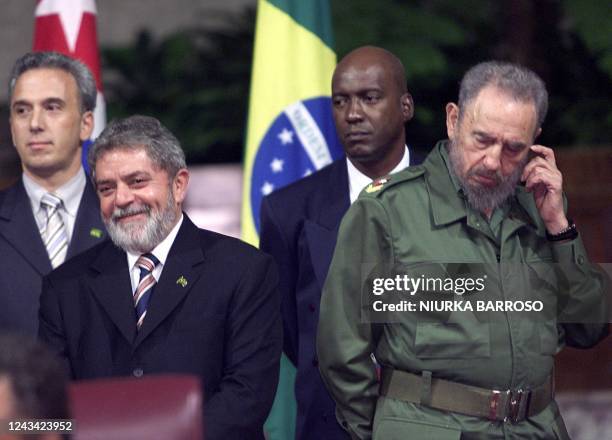 El Presidente de Brasil, Luiz Inácio da Silva , junto al presidente de Cuba, Fidel Castro , sonrie durante la firma de acuerdos de cooperación...