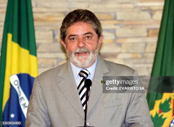 El presidente de Brasil, Luiz Inacio Lula da Silva, habla durante la ultima reunion ministerial del año en la residencia oficial de la Granja del...