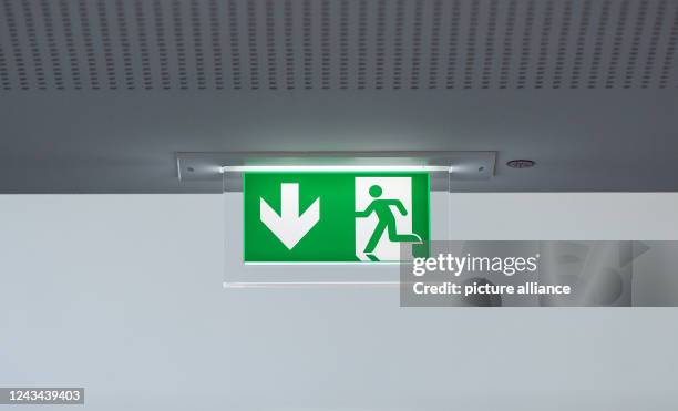 September 2022, Baden-Wuerttemberg, Waldshut-Tiengen: A sign in the town hall indicates the emergency exit. Photo: Silas Stein/dpa