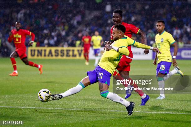 Neymar Jr of Brazil controls the ball during the international friendly match between Brazil and Ghana at Stade Oceane on September 23, 2022 in Le...