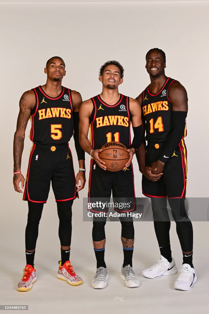 Componer Pareja El otro día Dejounte Murray, Trae Young, and AJ Griffin of the Atlanta Hawks pose...  Fotografía de noticias - Getty Images