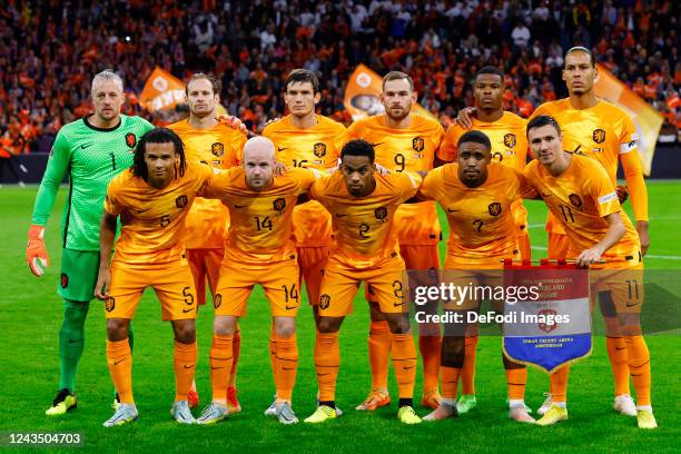 Goalkeeper Remko Pasveer of Netherlands, Daley Blind of Netherlands, Marten de Roon of Netherlands, Vincent Janssen of Netherlands, Denzel Dumfries...