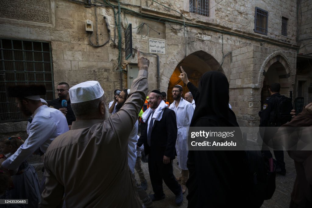 Al Aqsa Riot Palestinians who were not allowed to enter Al-Aqsa Mosque react to ...