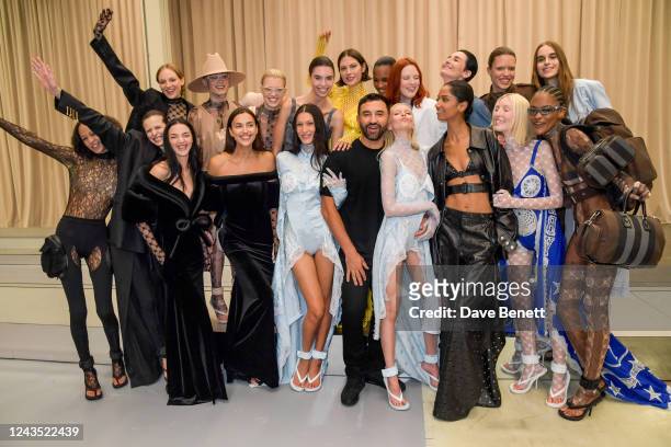 Of Burberry Riccardo Tisci poses backstage with models including Fran Summers, Mariacarla Boscono, Irina Shayk, Candice Shepstone, Bella Hadid,...