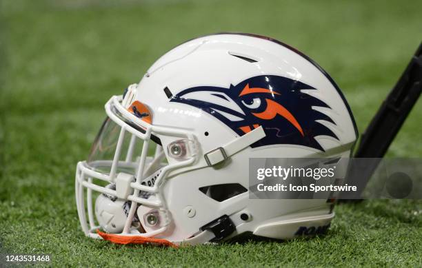 Utsa Helmets Photos and Premium High Res Pictures - Getty Images