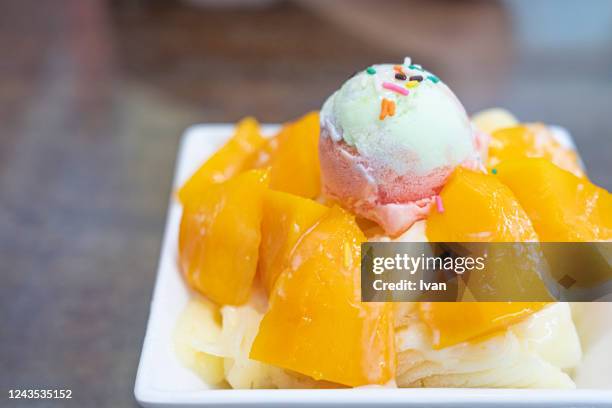 traditional taiwanese streetfood, summer dessert, mango milk shaved ice - mango shaved ice stock pictures, royalty-free photos & images