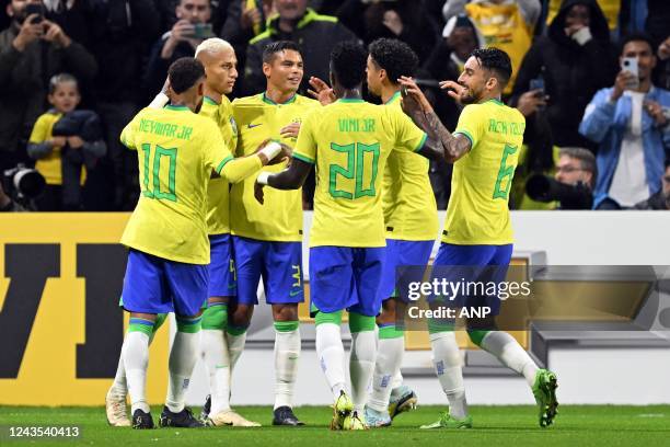 Brazil celebrate Richarlison of Brasil's goal during the International Friendly between Brazil and Ghana at Stade Oceane on September 23, 2022 in Le...