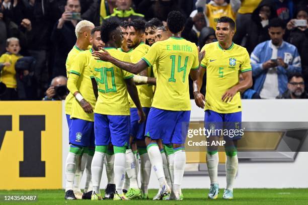 Brazil celebrate Richarlison of Brasil's goal during the International Friendly between Brazil and Ghana at Stade Oceane on September 23, 2022 in Le...