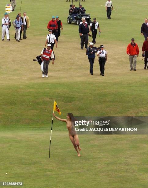Woman streaker invades the 18th green at the arrival of the players , at Saint.Andrews , 23 July 2000, during the last round of the 2000 British Golf...