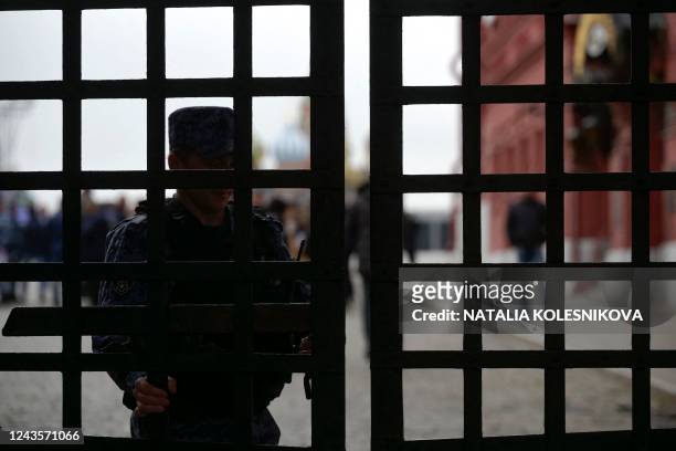 Serviceman is seen behind a gate outside Red Square in central Moscow on September 28, 2022. - The pro-Moscow leaders of Ukraine's Lugansk, Kherson...