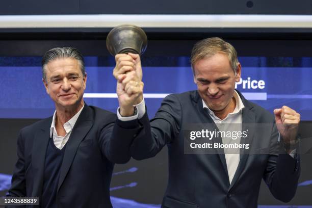 Oliver Blume, chief executive officer of Volkswagen AG, right, and Lutz Meschke, chief financial officer of Porsche AG, ring the bell during the...