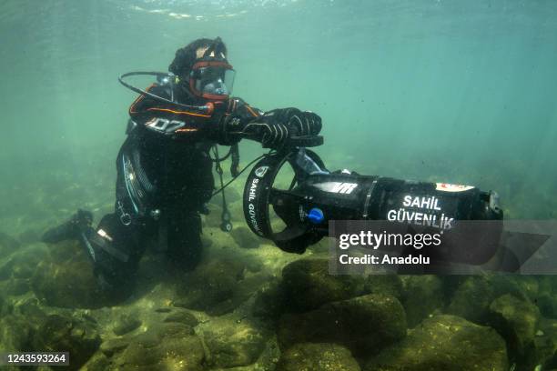 Underwater Rescuers Underwater Search Photos and Premium High Res Pictures - Getty Images