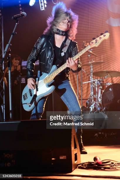 Suzi Quatro performs on stage during the Brunner Wiesn at Campus 21 on September 29, 2022 in Brunn am Gebirge, Austria.