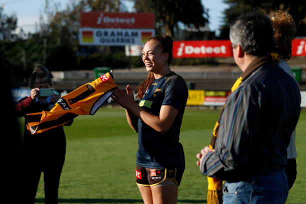 Jenna Richardson of the Hawks receives her jumper on debut during the 2022 S7 AFLW Round 06 match between the Hawthorn Hawks and the West Coast...