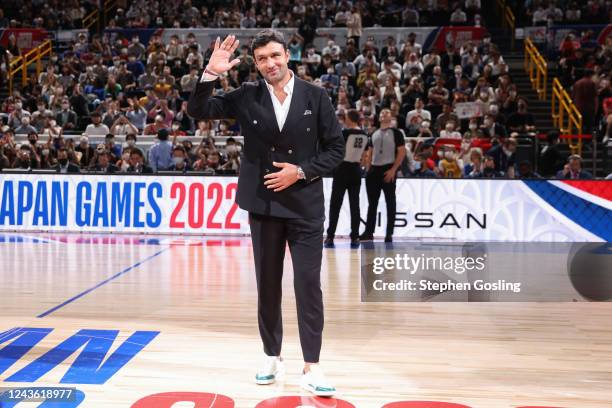 Zaza Pachulia of the Golden State Warriors embraces the fans during the game against the Washington Wizards as part of the 2022 NBA Japan Games on...
