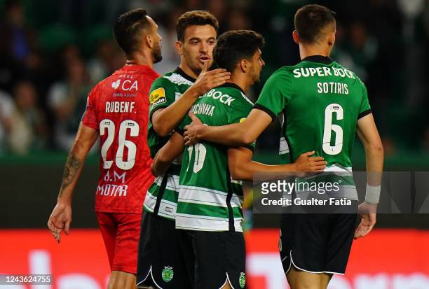 Rochinha of Sporting CP celebrates with teammates after scoring a goal during the Liga Bwin match between Sporting CP and Gil Vicente at Estadio Jose...