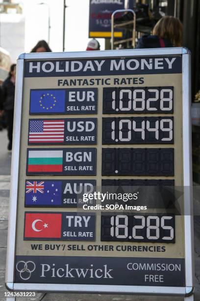 Sign For Exchange Rates Currency Exchange Sign Photos and Premium High Res Pictures - Getty Images