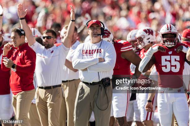 Wisconsin Badgers Head Coach Paul Chryst watches a touchdown review on the video board durning a college football game between the Illinois Fighting...