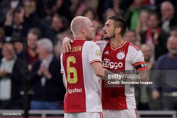 Davy Klaassen of Ajax celebrates 1-0 with Dusan Tadic of Ajax during the Dutch Eredivisie match between Ajax v Go Ahead Eagles at the Johan Cruijff...